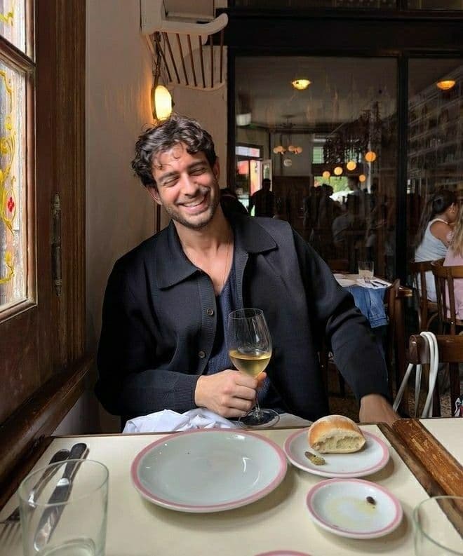 Sample FramesGame output — Bistro dinner · warm